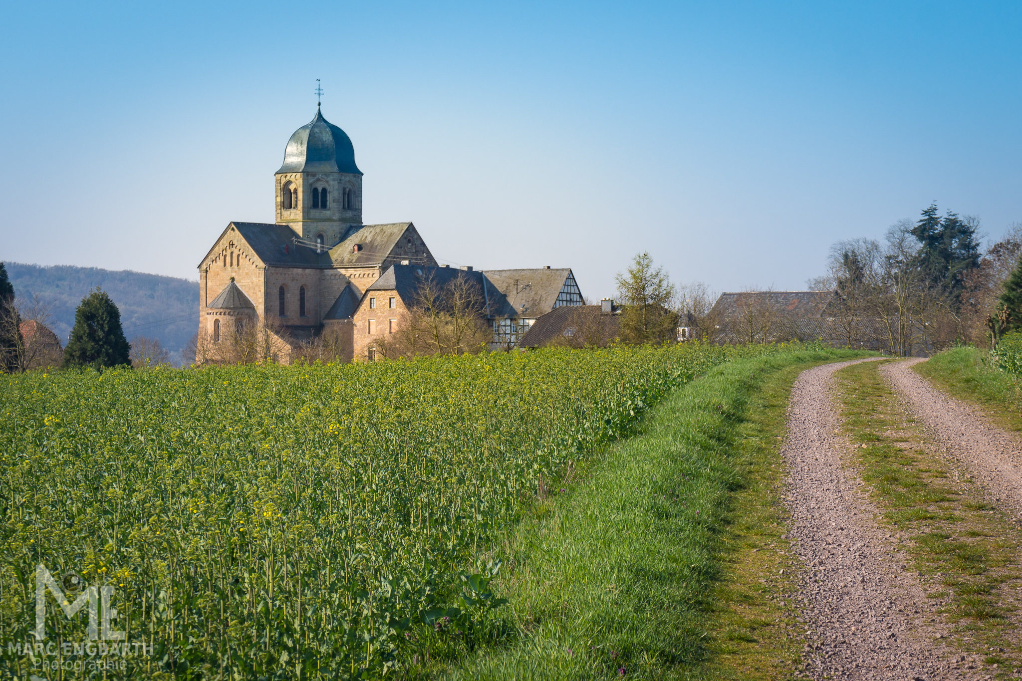 Feldweg zur Klosterkirche Sponheim