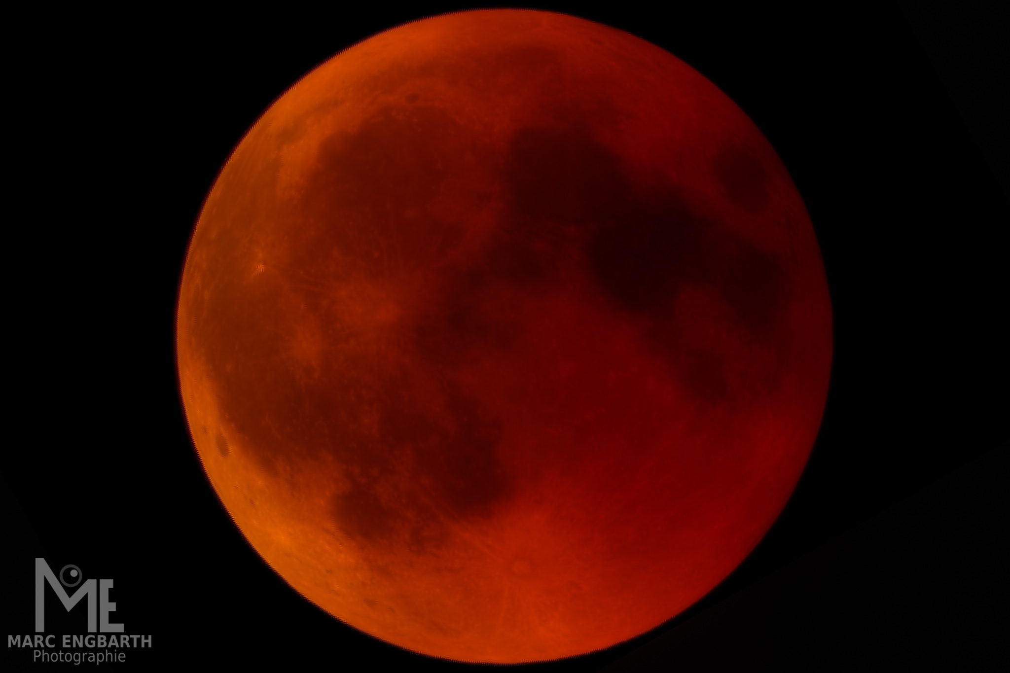Blutmond bei einer totalen Mondfinsternis