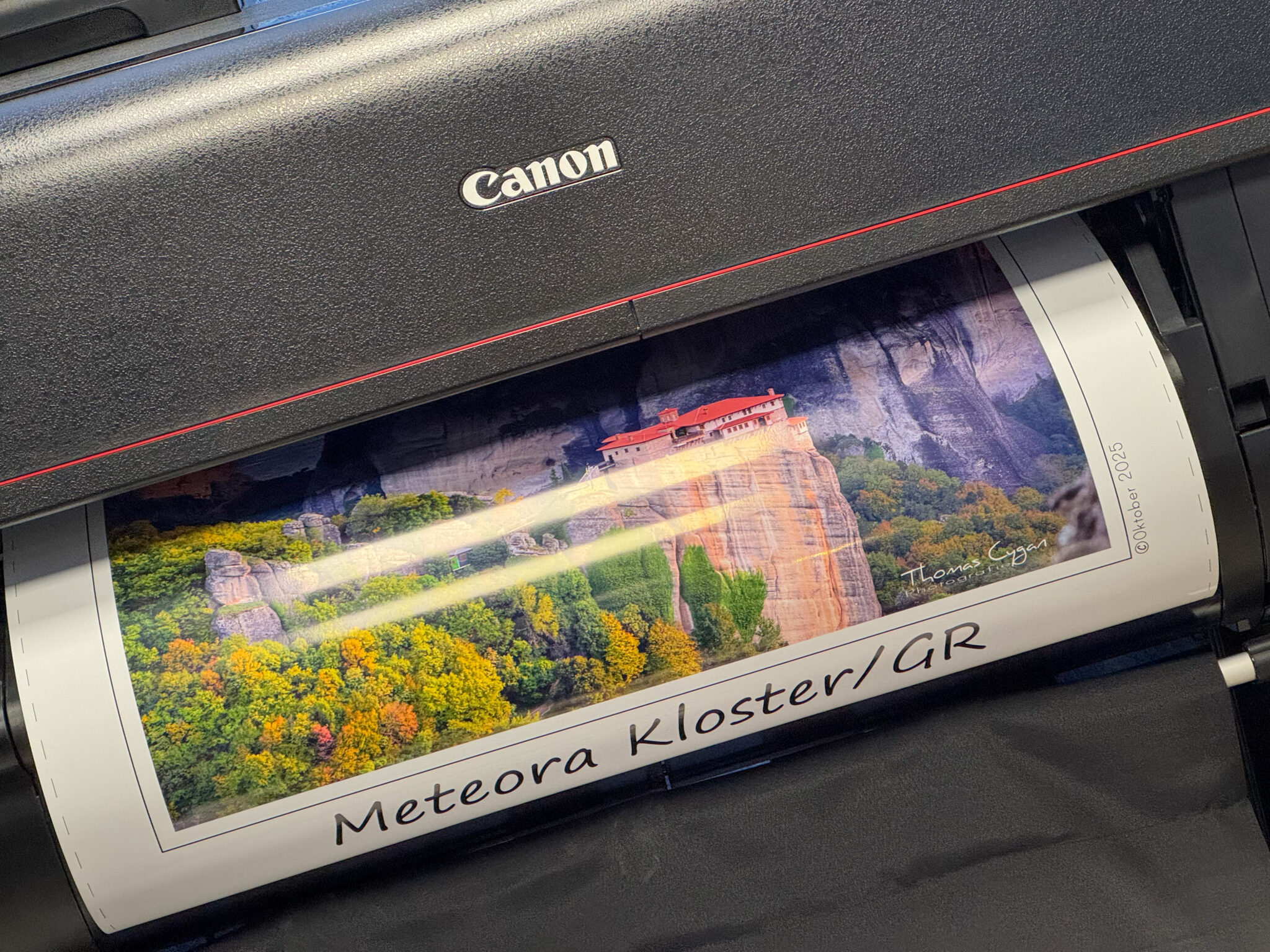 Canon imagePROGRAF PRO-2000 druckt ein Landschaftsbild auf Fine-Art-Papier