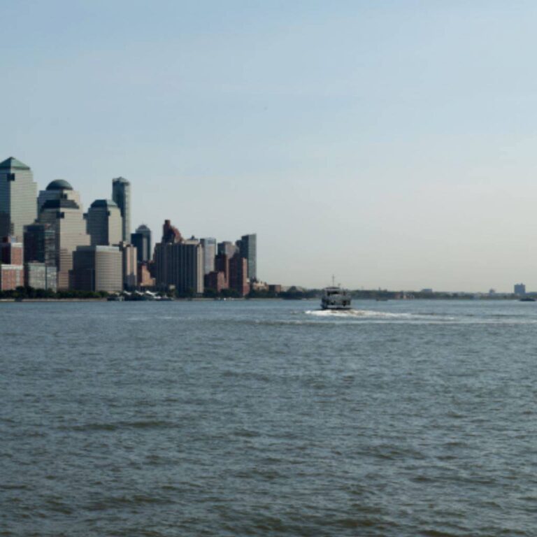 Ein Panorama mit Blick auf New York City von Hoboken, New …