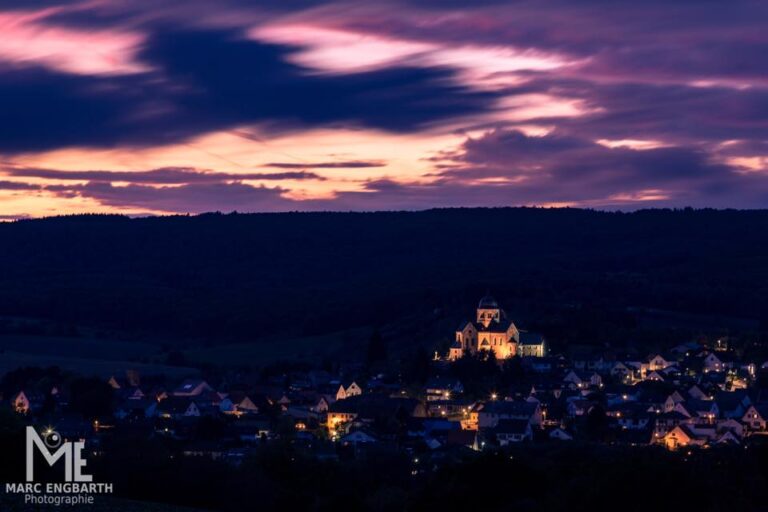 Blick auf Sponheim nach Sonnenuntergang