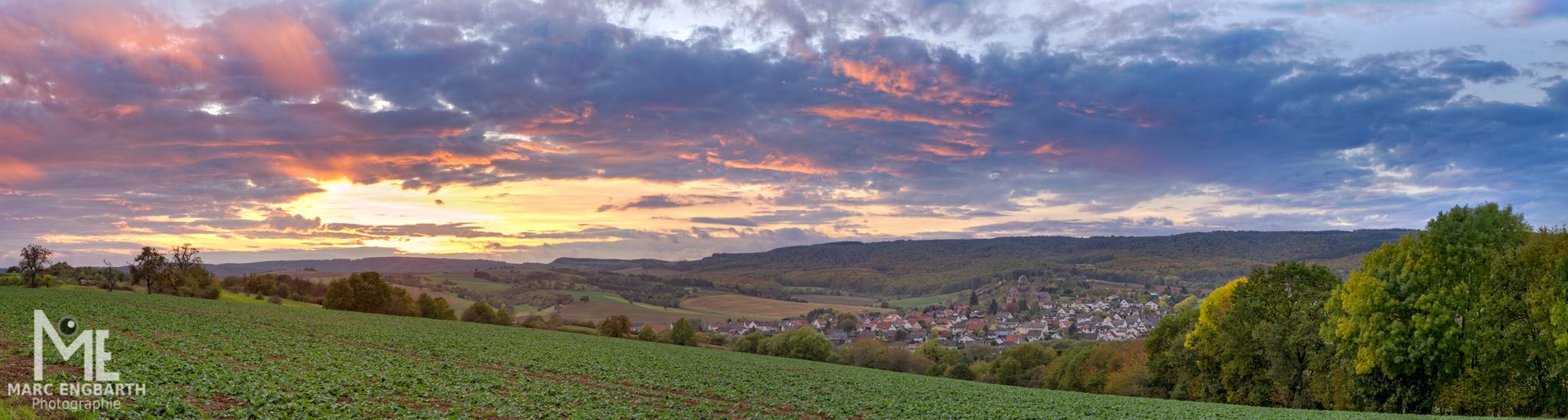 Sonnenuntergang als HDR-Panorama, bestehend aus 21 …