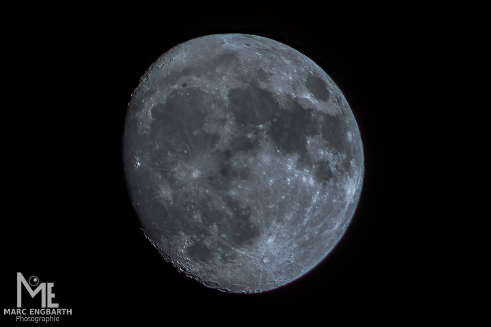 Vorhin war es mal kurzzeitig klar und man konnte den Mond …