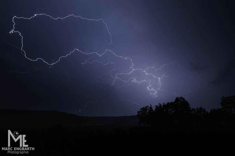Heute Nacht vom Gewitter geweckt und die Kamera geschnappt