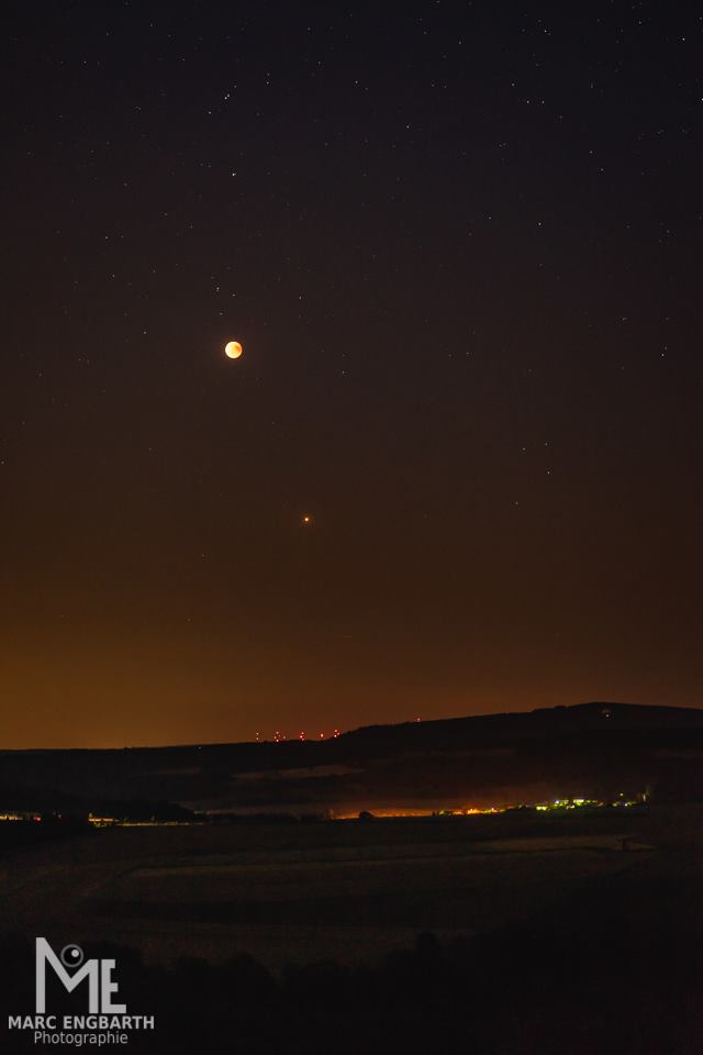 Hier sieht man den Mond und unterhalb rechts steht Mars …
