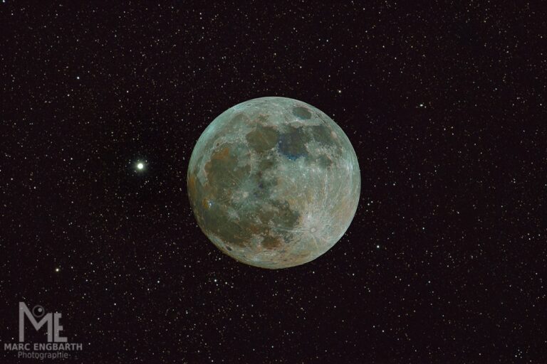 Mond in Farbe und mit Hintergrund So ein Bild hatte schon …