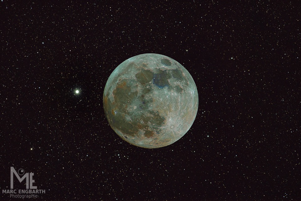 Mond in Farbe und mit Hintergrund So ein Bild hatte schon …
