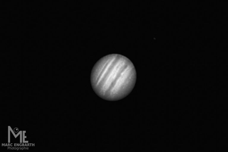 Der größte Planet in unserem Sonnensystem, Jupiter, mit …