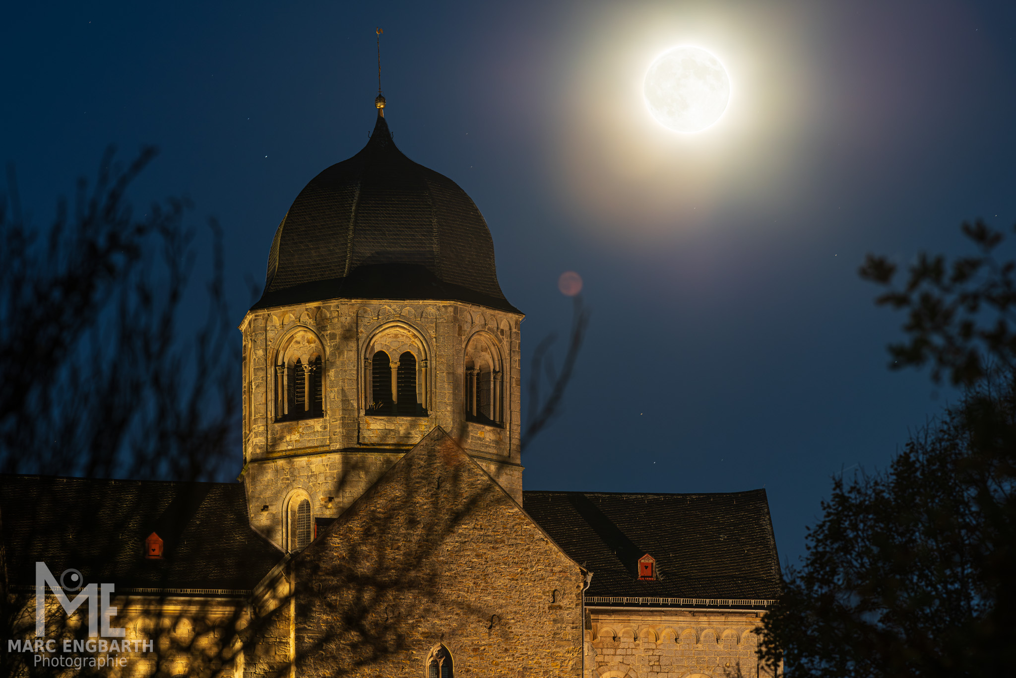 Der Supermond im November mit einem Abstand von 356.866 …