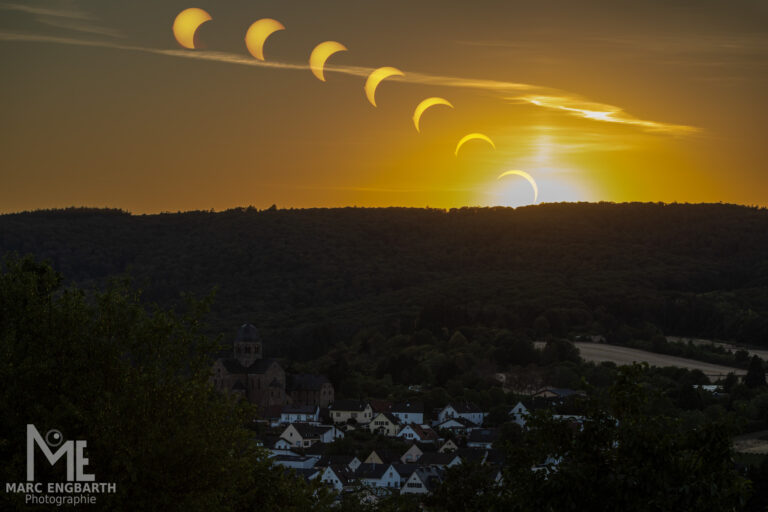Der Verlauf der Sonnenfinsternis, hier eine Kombination …